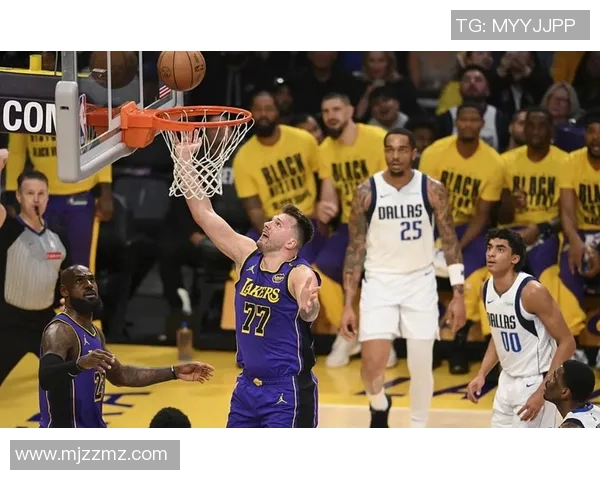 湖人胜独行侠,詹姆斯三双表现令人惊叹